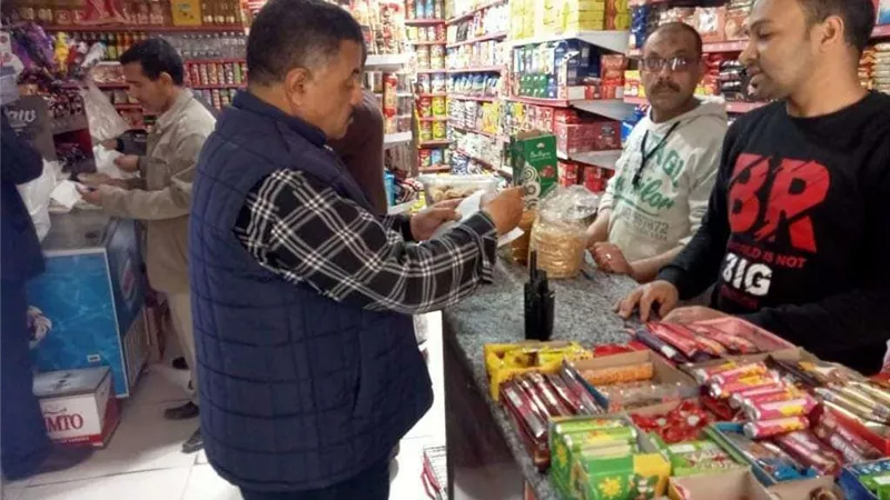 ضبط 14 مخالفة تموينية خلال حملة مكبرة على الأسواق والمخابز بالمنيا
