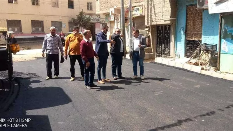 الوحدة المحلية لمركز مغاغة بالمنيا تواصل أعمال رصف ورفع كفاءة الطرق