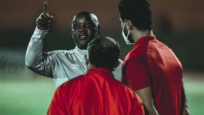 موسيماني يكشف عن الفارق بين قيادته وتتويجه إفريقيًا مع الأهلي وصن داونز