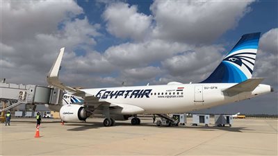 تفاصيل حبس موظف بشركة مصر للطيران