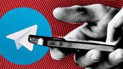 حبس متهمين بترويج مخدرات عبر تطبيق 
