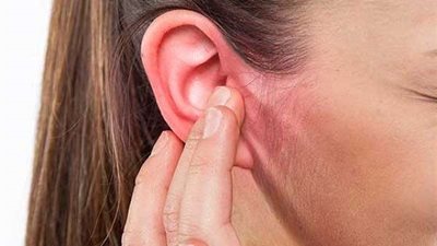 احذر.. علامة في أذنك قد تشير بإصابتك بمرض شائع