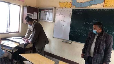 استبعاد مدير مدرسة ببنها بسبب عدم مراعاة التباعد