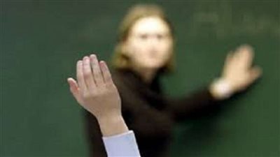 حكم صادم على معلمة بعد فضح فعلتها مع طفلة.. فيديو