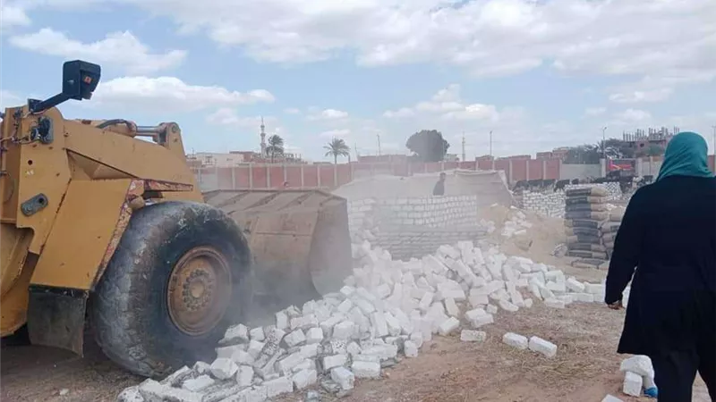 محافظ الشرقية يطالب بعدم التهاون في تنفيذ الإزالة الفورية