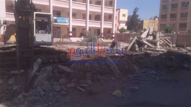 استغاثة من أولياء الأمور بالمحلة بشأن الإهمال بمدرسة الشهداء الإبتدائية.. صور