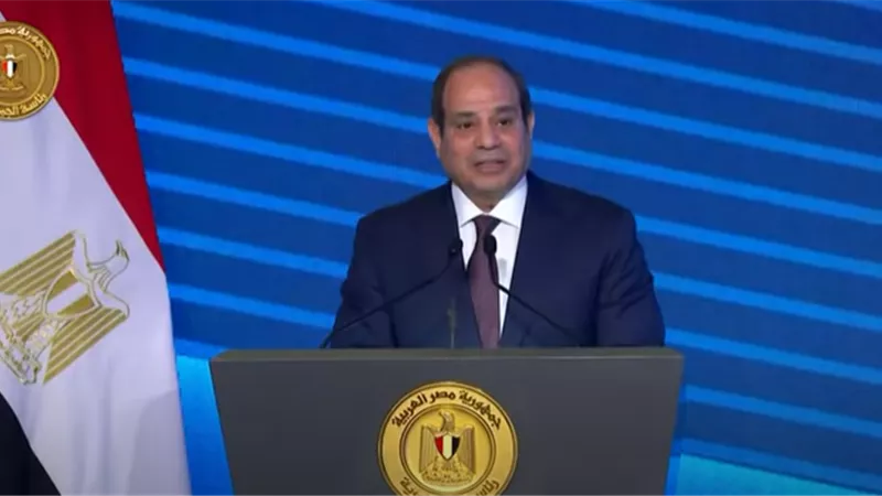 السيسي يوقع قانون بتعجيل موعد استحقاق العلاوة الدورية