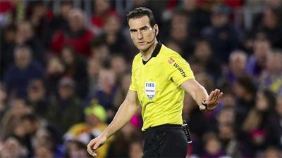 مونويرا حكمًا لكلاسيكو برشلونة وريال مدريد في كأس الملك