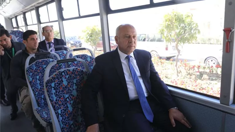 وزير النقل يتفقد انتظام العمل بمحطة عدلي منصور