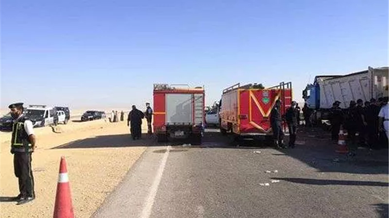 مصرع 3 أشخاص فى حادث تصادم بالطريق الصحراوي الغربي بالعدوة