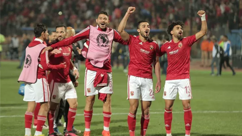 الخطيب يقرر صرف مكافآت خاصة للاعبي الأهلي بعد الفوز على الهلال السوداني