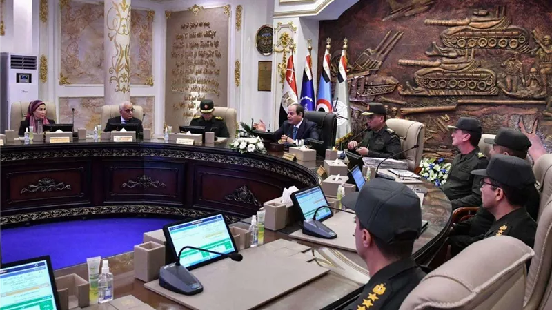 الرئيس السيسي: تطوير الشباب علمياً وتكنولوجياً وفنياً لإعداد أفضل الكوادر