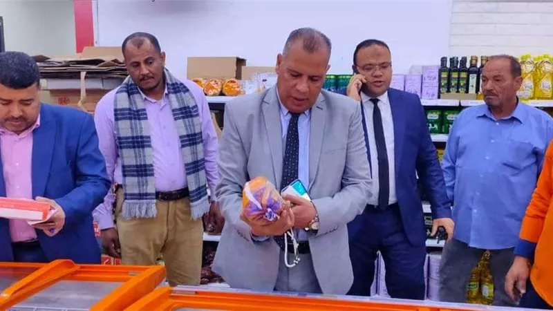 رئيس مدينة مطاي يقود حملة تموينية مكبرة