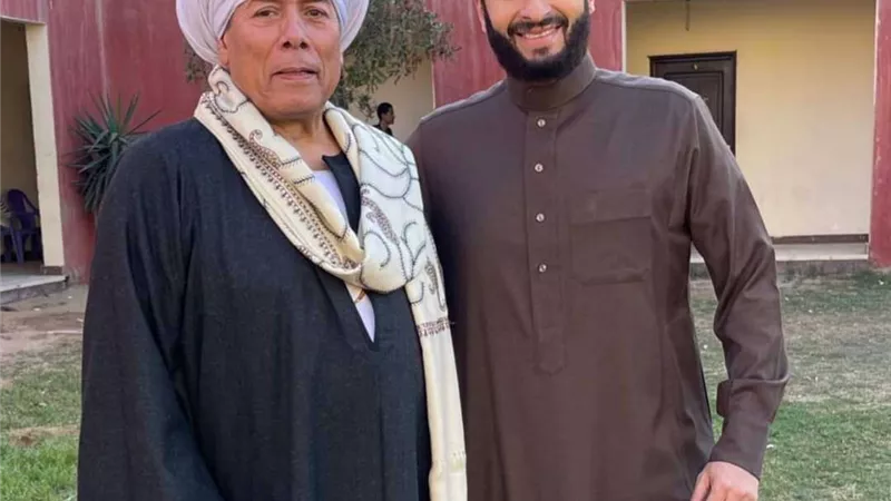 أحمد ماهر بصحبة حمادة هلال من كواليس مسلسل المداح 3