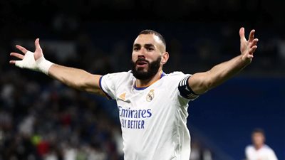 هاتريك بنزيما ..ريال مدريد يتقدم برباعية على برشلونة ف كلأسيكو الأرض