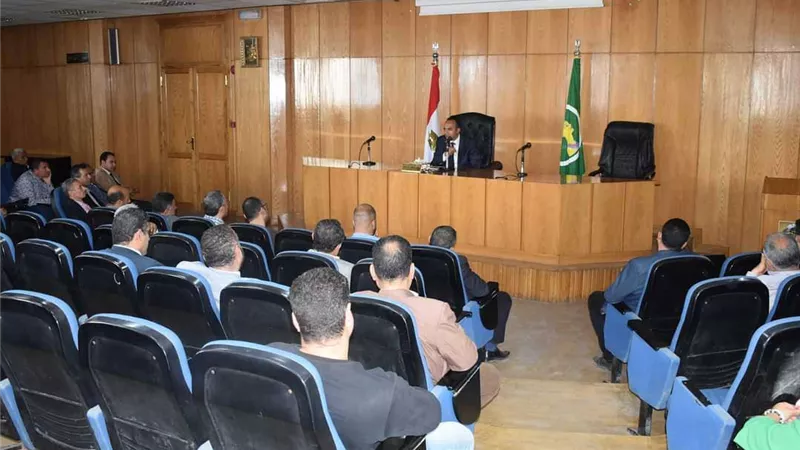 نائب محافظ المنيا يعقد اجتماعا لمتابعة الموقف التنفيذى لـ  
