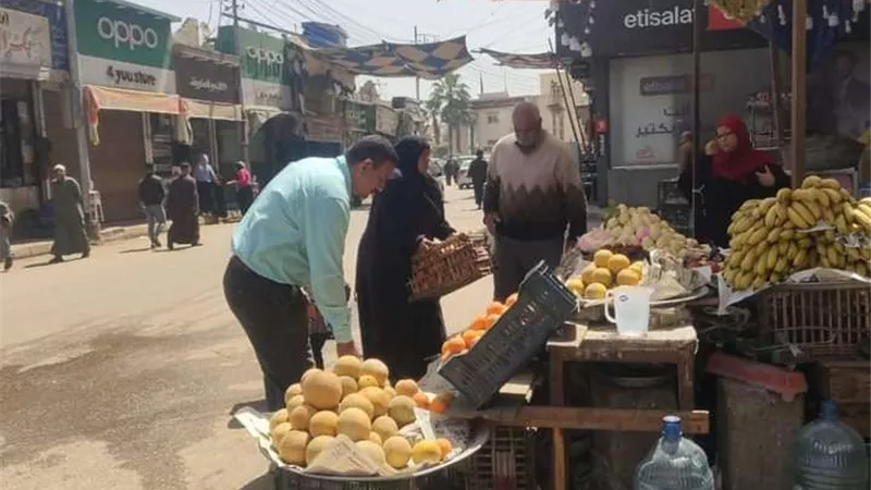 رئيس مدينة أشمون يقود حملة لـ إزالة المخالفات بالشوارع