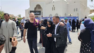لقطات مؤثر لـ بنات شيرين الطحان في مراسم جنازتها