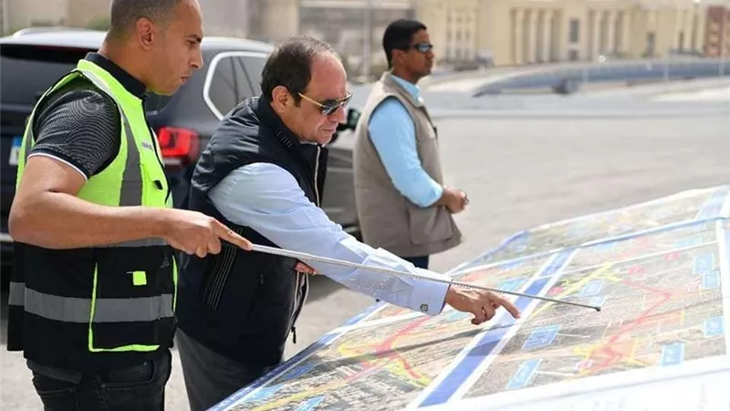 السيسي يتفقد عدد من المشروعات والطرق الجديدة بالجيزة