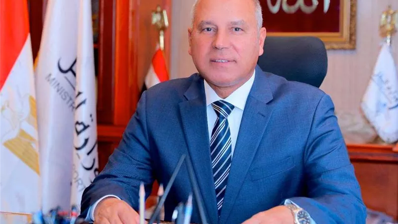 وزير النقل يوضح مميزات القطار الكهربائي السريع