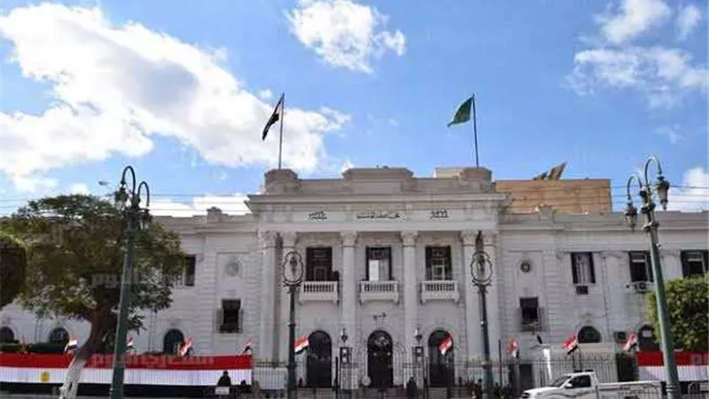إحالة 21 موظفاً للتحقيق بـ المنيا بسبب ترك العمل أثناء اليوم بدون إذن