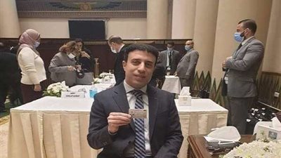 برلماني عند تسلمه كارنيه النواب: المشاركة الحزبية والسياسية بالبرلمان كبيرة وتمثل جميع طوائف المجتمع