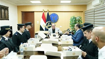 تفاصيل إفطار السيسي مع ضباط وأفراد قسم شرطة مدينة نصر