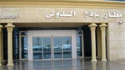 جمارك مطار سوهاج تحبط محاولة تهريب عدد من زجاجات المشروبات الكحولية