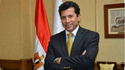 فيديو.. وزير الشباب يعلن مصير رئاسة نادي الزمالك
