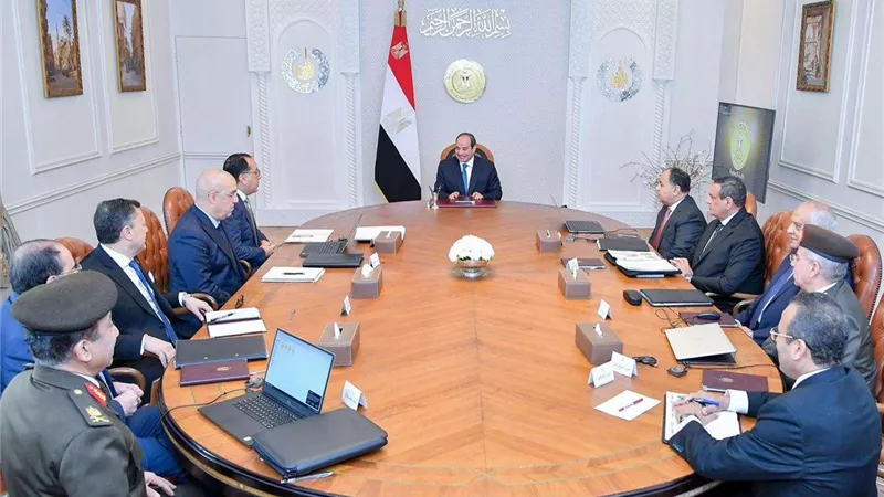 الرئيس السيسي  يتابع تطورات سير العمل في المتحف المصري الكبير