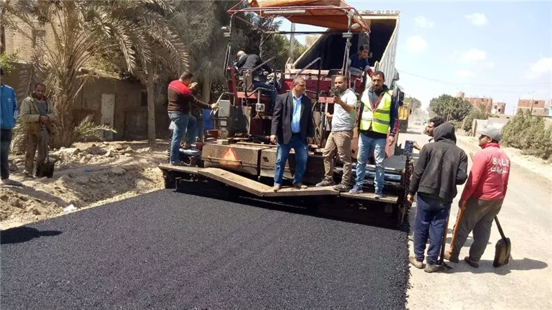 البدء في رصف طريق أشمون سنتريس رقم 42