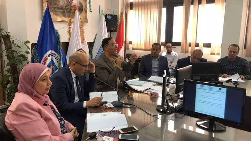 عقد الإجتماع الشهري لمجلس كلية الطب بجامعة قناة السويس