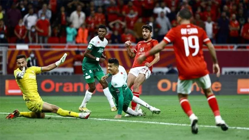 كاف يكشف مفاجأة عن طاقم تحكيم مواجهتي الأهلي والرجاء