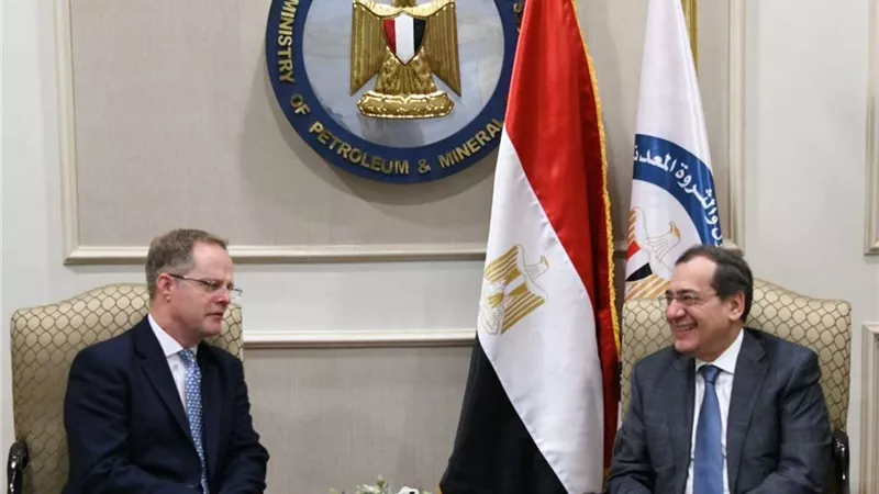وزير البترول يبحث مع السفير البريطاني التعاون  الثنائي المشترك في مجال البترول