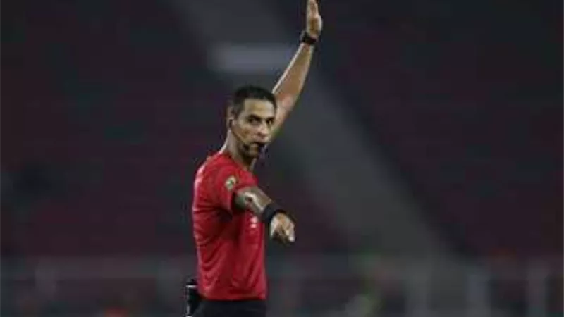 أمين عمر حكمًا لمباراة شبيبة القبائل والترجى بأفريقيا