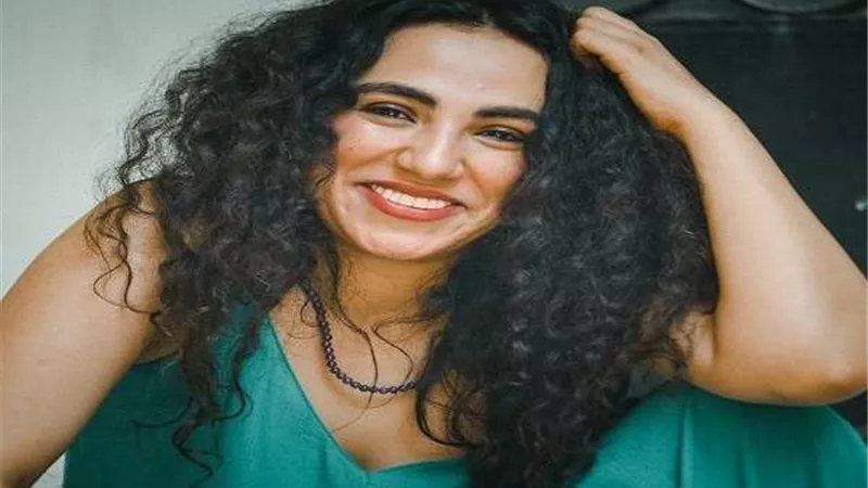 في أول ظهور لها بعد شفائها.. زينب غريب تبهر الجمهور بالحجاب
