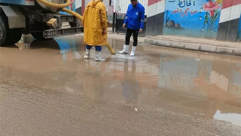 مياه المنوفية تتعامل مع تجمعات الأمطار  .. تفاصيل