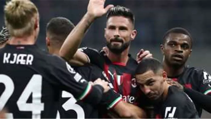 ميلان يخطف فوزاً مثيراً أمام نابولي في دوري أبطال أوروبا