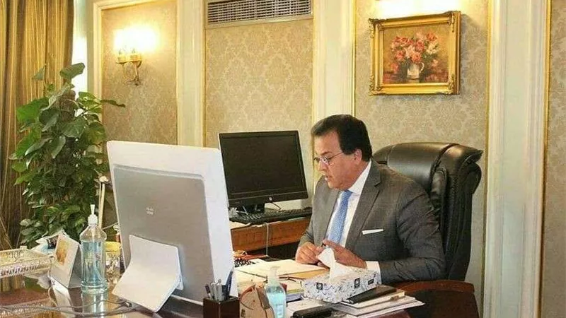 فتح تحقيق عاجل في فصل طالب جامعة دمنهور