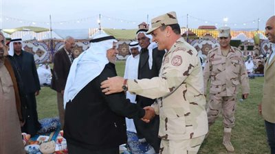 قيادة الجيش الثانى الميدانى تنظم مؤتمرًا وحفل إفطار لشيوخ وعواقل شمال سيناء