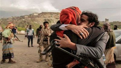 بجهود دولية.. انطلاق عملية تبادل الأسرى بين الحكومة اليمنية والحوثيين