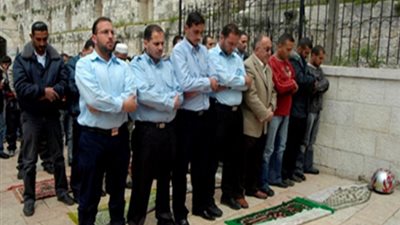 بالرغم من تضييق الاحتلال.. أكثر من 250 ألف يصلون الجمعة في الأقصى