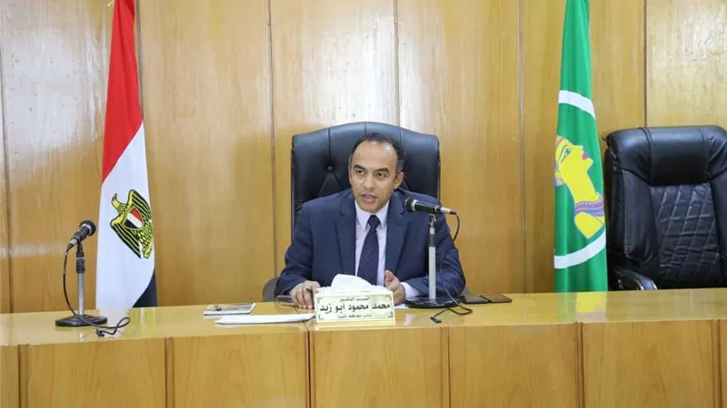 نائب محافظ المنيا يناقش الاستعدادات لموسم توريد القمح
