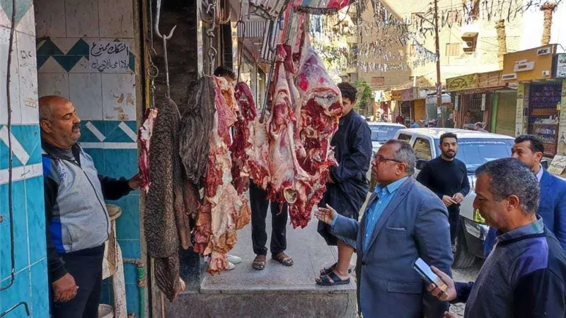 تحرير مخالفات تموينية متنوعة خلال حملة مكبرة على الأسواق بالمنيا
