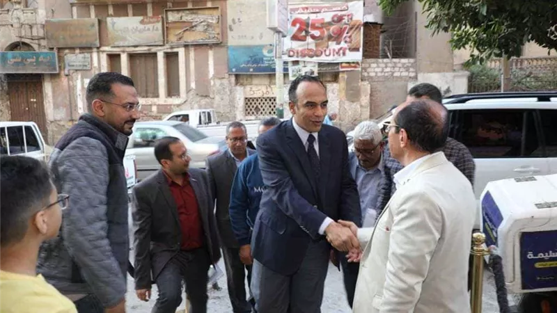 خلال زيارته عددا من المؤسسات.. نائب محافظ المنيا يهنئ الأطفال بعيد القيامة