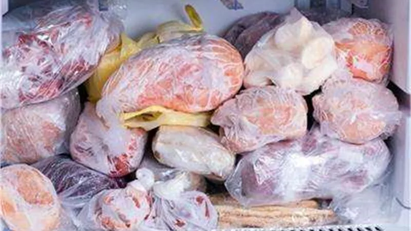 البريطانيون يلجأون للأطعمة المجمدة.. تفاصيل
