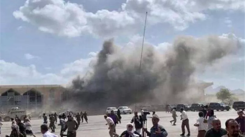 130 قتيل وجريح.. وزارة الصحة اليمنية تعلن حصيلة الهجوم على مطار عدن