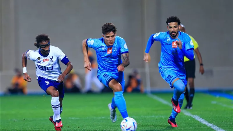 الباطن يفوز على الهلال بهدف نظيف في الدوري السعودي