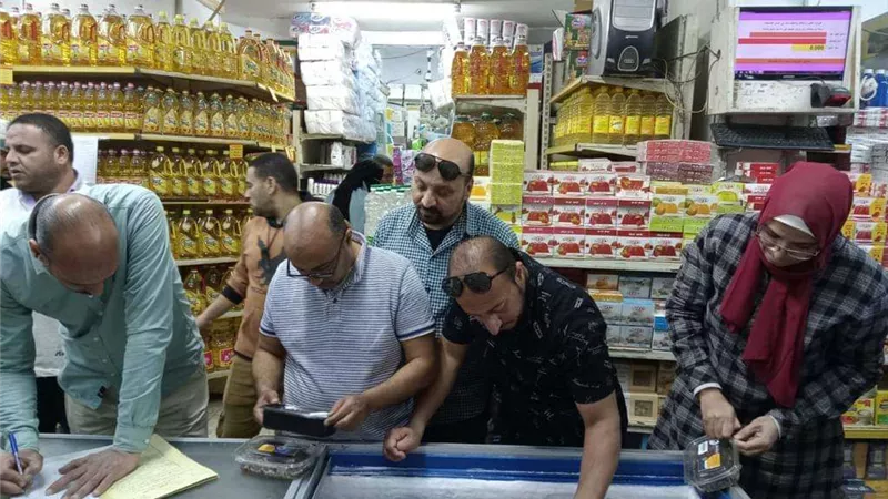 ضبط منتجات منتهية الصلاحية خلال حملة بالمنيا