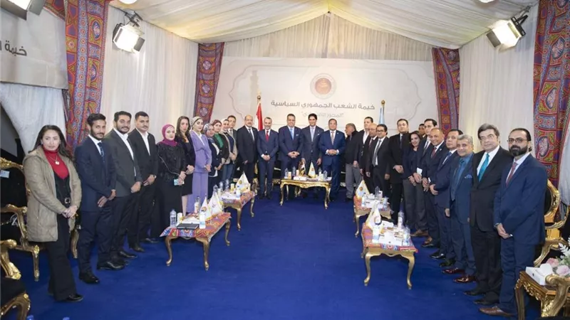 القوى السياسية تشارك في الخيمة الرمضانية الأخيرة لحزب الشعب الجمهوري